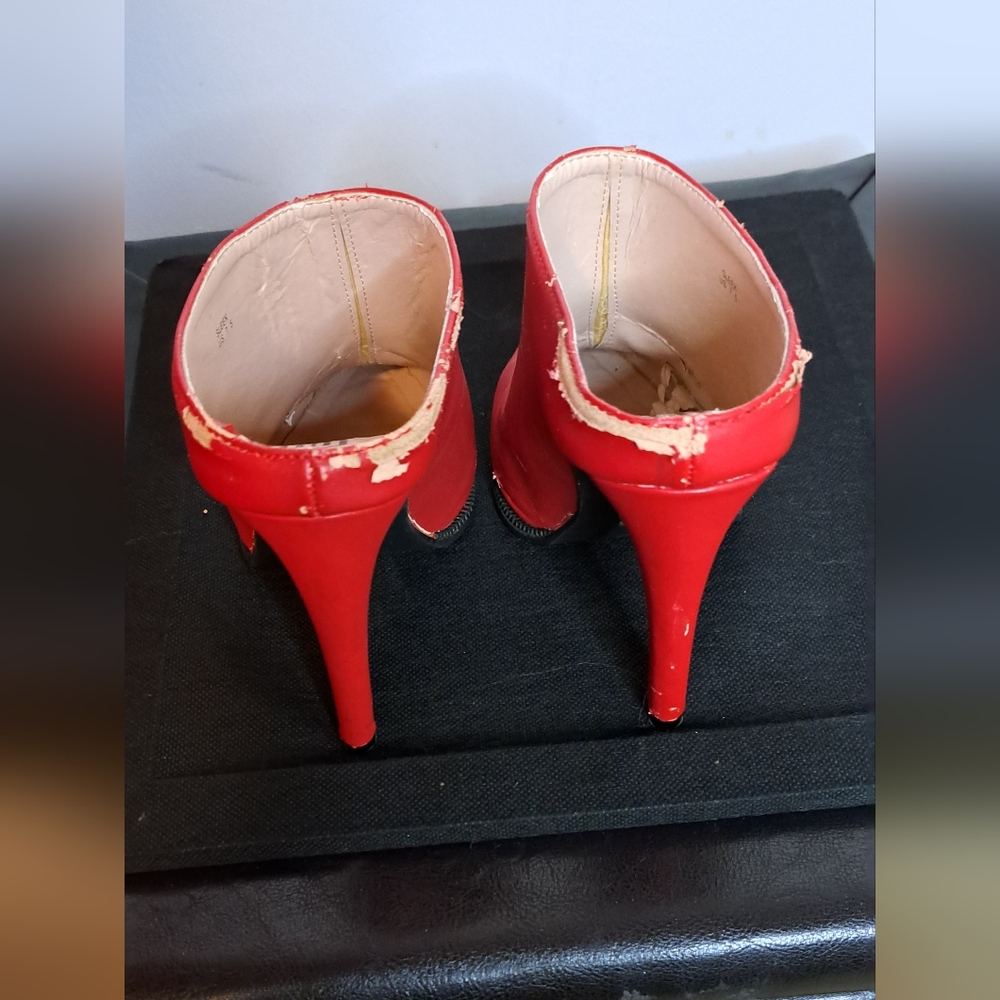 Red Mules - image 4